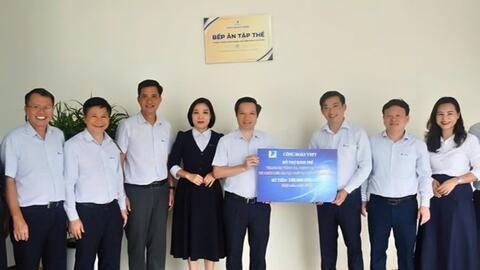 Công đoàn hỗ trợ 100 triệu đồng phục vụ bếp ăn tập thể