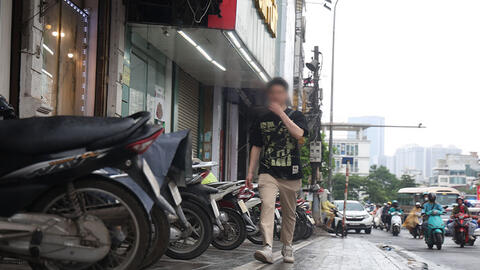 Hà Nội chỉnh trang vỉa hè, nơi gọn gàng nơi vẫn bị "bủa vây"