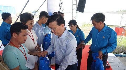 Tây Ninh đẩy mạnh chăm lo, bảo đảm an toàn cho người lao động