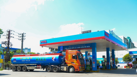 Cận cảnh công tác chuẩn bị cung ứng xăng E10 tại CHXD của PVOIL