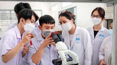 Thành phố Hồ Chí Minh thu hút và phát triển nguồn nhân lực sau đại học