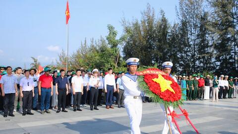 Petrovietnam thăm, động viên cán bộ chiến sĩ, người dân tại huyện đảo Trường Sa và Nhà Giàn DK-I/20