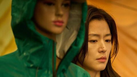 Phim của Jun Ji Hyun, Ji Chang Wook tiếp tục phá kỷ lục phòng vé