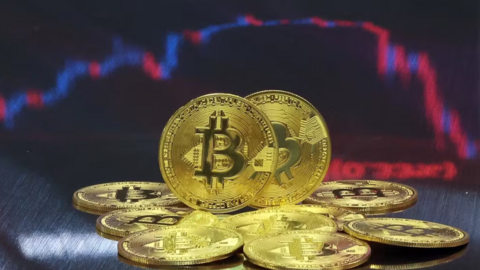 Bitcoin lùi về 63.000 USD khi “cá voi” Strategy phát tín hiệu bán ra
