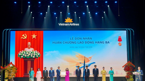 Vietnam Airlines đón nhận Huân chương Lao động hạng Ba và Bằng khen của Thủ tướng Chính phủ