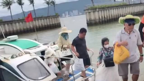 Gia Lai: Thuyền trưởng ca nô du lịch bị phạt vì chở quá tải ra đảo
