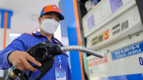 Giá xăng tăng trở lại từ chiều nay
