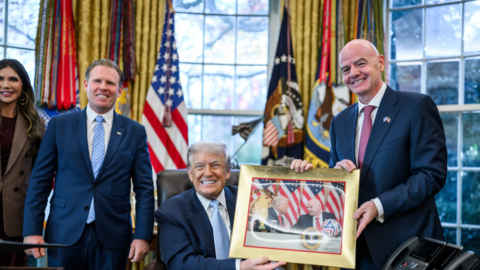 Tổng thống Mỹ Donald Trump bày tỏ sự ủng hộ với Chủ tịch FIFA Infantino