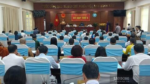 Cà Mau: Đi học được cấp sách giáo khoa, sữa uống miễn phí