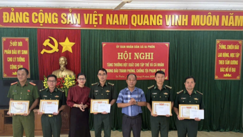 Khen thưởng đột xuất lực lượng phá vụ mua bán ma túy ở xã biên giới Gia Lai