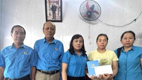 Công đoàn Đà Nẵng tiếp tục thăm hỏi gia đình ngư dân gặp nạn