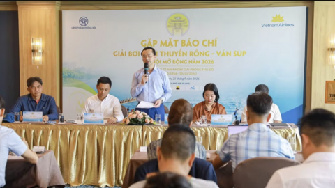 Gần 900 vận động viên tranh tài Giải Bơi chải thuyền rồng và ván SUP Hà Nội 2026