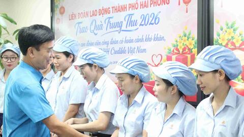 Những món quà Trung thu tiếp thêm niềm vui cho người lao động Hải Phòng