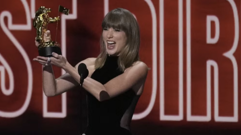 Taylor Swift thắng lớn tại MTV VMAs, gây tranh luận với album mở rộng