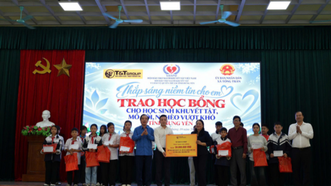 T&T Group trao 100 suất học bổng cho học sinh có hoàn cảnh khó khăn tại Hưng Yên