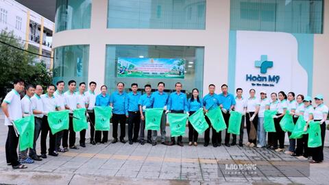 Công đoàn Cà Mau ra quân hưởng ứng phong trào “Xanh - sạch - đẹp”