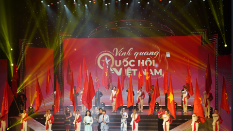 Hào hùng, xúc động cùng chương trình nghệ thuật “Vinh quang Quốc hội Việt Nam”