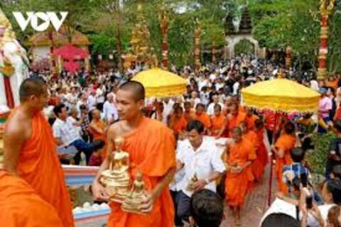 Tôn trọng và đảm bảo quyền tự do tín ngưỡng, tôn giáo của người dân