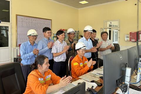 Đóng điện dự án đường dây 220kV Đô Lương - Nam Cấm