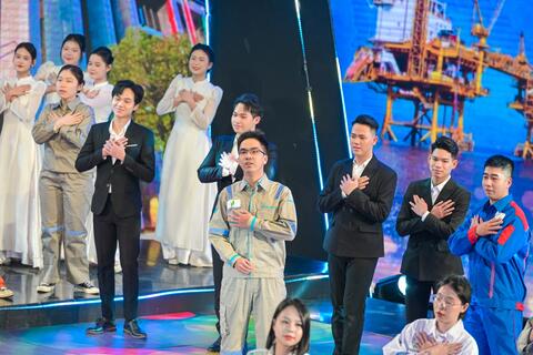 [Chùm ảnh] "Giai điệu tự hào những người giữ lửa”: Tôn vinh hành trình kiến tạo năng lượng quốc gia