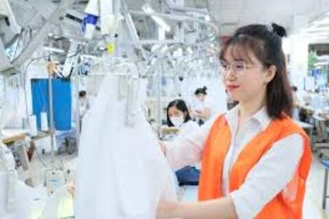 Những chính sách mới nổi bật có hiệu lực từ tháng 1/2026: Tăng mức lương tối thiểu