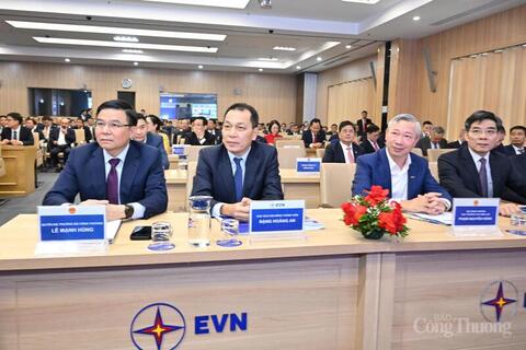 Quyền Bộ trưởng Lê Mạnh Hùng dự Hội nghị tổng kết EVN năm 2025, triển khai nhiệm vụ năm 2026