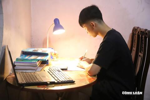 Xuyên Tết luyện đề, học sinh cuối cấp dồn lực cho kỳ thi quan trọng