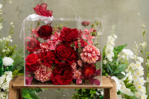 Hoa lụa cao cấp hút khách dịp Quốc tế Phụ nữ 8/3