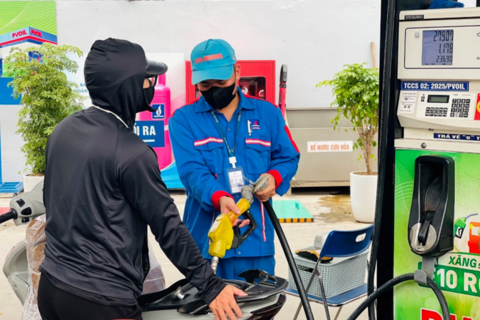 Người dân Hà Nội dần thích nghi với xăng sinh học E10