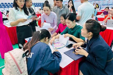 21 doanh nghiệp tham gia tuyển dụng 1.234 chỉ tiêu việc làm