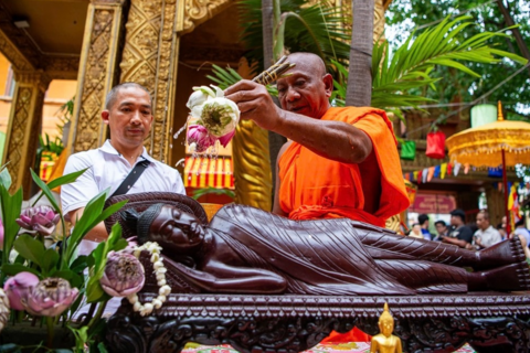 Trang nghiêm lễ tắm Phật của đồng bào Khmer tại TP HCM dịp Tết Chôl Chnăm Thmây