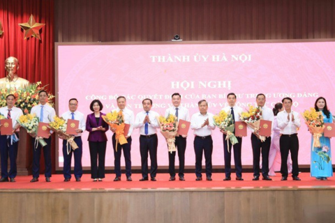 Hà Nội công bố nhiều quyết định về công tác cán bộ