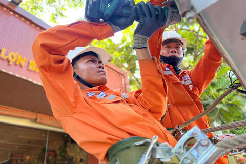 Nắng nóng thiêu đốt, điện miền Trung - Tây Nguyên lần đầu vượt 100 triệu kWh/ngày