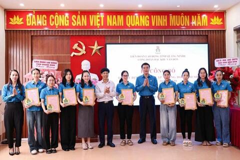 Quảng Ninh tăng điểm tựa cho lao động ngoài Nhà nước