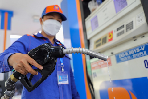 Giá xăng tăng trở lại từ chiều nay