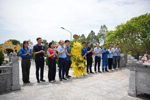 PVNDB tri ân các anh hùng liệt sĩ và gia đình chính sách tại Thanh Hóa