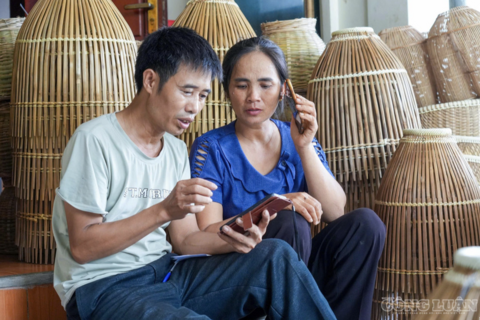 Khi nông dân đưa nơm tre lên “chợ số”