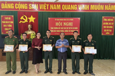 Khen thưởng đột xuất lực lượng phá vụ mua bán ma túy ở xã biên giới Gia Lai