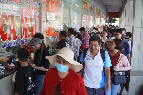 Bến xe Miền Tây đông khách, cửa ngõ phía Tây vẫn thông thoáng
