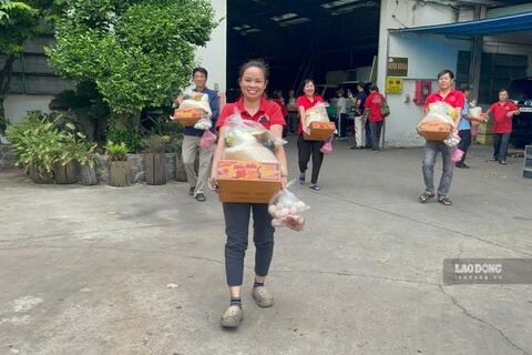 Một doanh nghiệp ở TPHCM chi 2,2 triệu đồng chăm lo cho mỗi công nhân dịp lễ 2.9