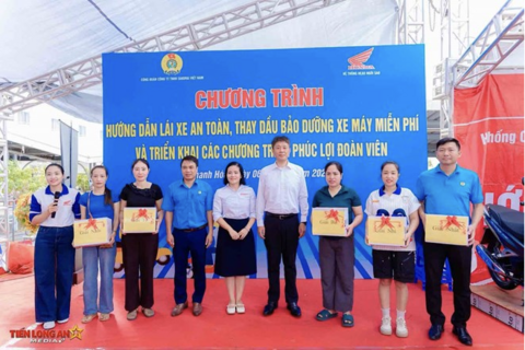 Hơn 300 đoàn viên được hướng dẫn lái xe an toàn, thay dầu miễn phí