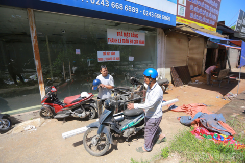 Hàng loạt cửa hàng treo biển chuyển địa điểm, trả mặt bằng cho trục Quốc lộ 1A qua Hà Nội
