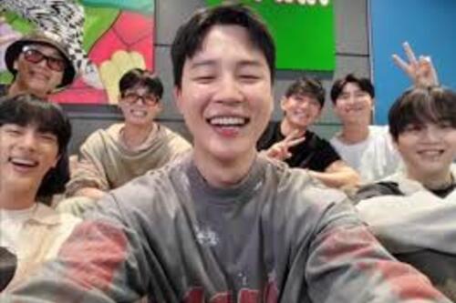 BTS lần đầu tụ họp sau khi cả nhóm xuất ngũ, hứa tung album mới vào mùa xuân 2026