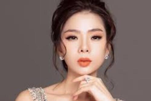 Lệ Quyên văng tục vẫn đắt show