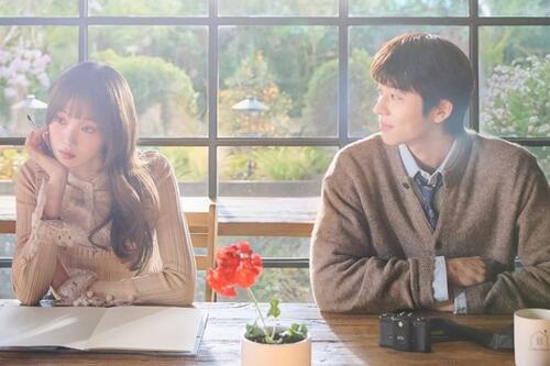 Phim chữa lành của Lee Sung Kyung nối sóng Thẩm phán trùng sinh