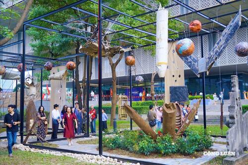 Chương trình nghệ thuật đương đại 'Chiến tranh và Hòa bình' tại Bảo tàng Hà Nội