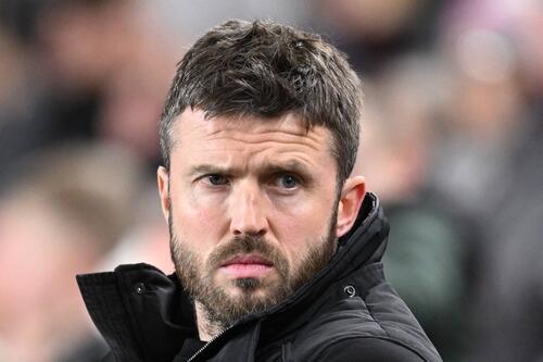 Man United cần sớm quyết định tương lai của Michael Carrick