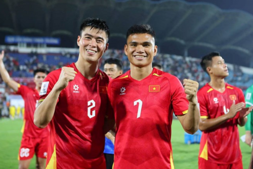 Tuyển Việt Nam vào top 100 thế giới