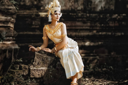 Người Khmer gìn giữ và bảo tồn “hồn xưa” qua từng trang phục truyền thống