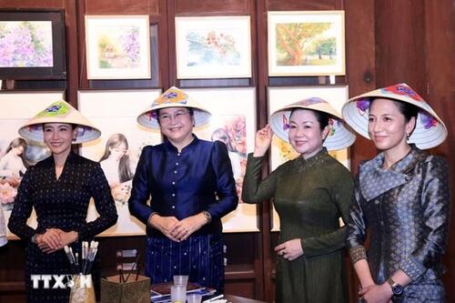 Phu nhân Thủ tướng Lê Minh Hưng cùng 3 Phu nhân thăm Văn Miếu - Quốc Tử Giám